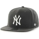 plaska-czapka-czarna-snapback-new-york-yankees-mlb-captain-47-brand