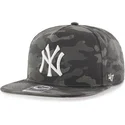 czarna-czapka-z-daszkiem-w-stylu-snapback-z-kamuflazem-new-york-yankees-mlb-captain-dt-marki-47-brand