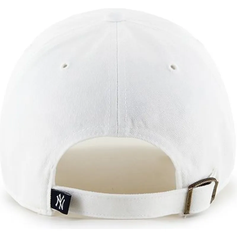 biala-czapka-z-daszkiem-new-york-yankees-mlb-clean-up-od-47-brand