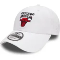 regulowana-biala-czapka-z-zakrzywionym-daszkiem-9forty-washed-chicago-bulls-nba-od-new-era