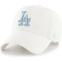 biala-czapka-z-zakrzywionym-daszkiem-z-niebieskim-logo-los-angeles-dodgers-mlb-clean-up-od-47-brand