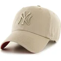 gorra-curva-beige-con-logo-beige-de-new-york-yankees-mlb-clean-up-de-47-brand