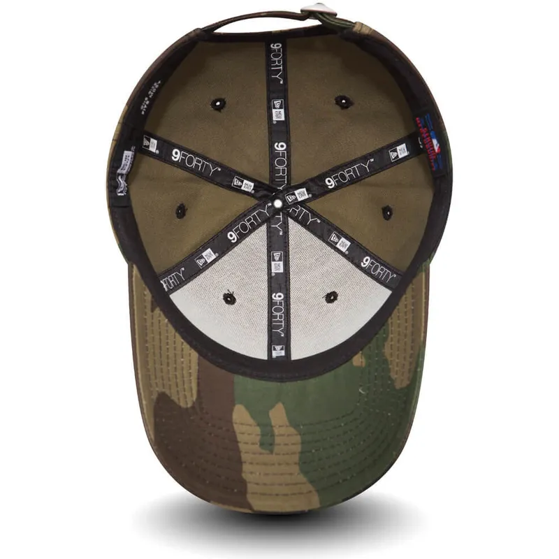 czapka-z-daszkiem-w-kamuflazu-z-czarnym-logo-regulowana-9forty-essential-new-york-yankees-mlb-new-era