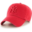 czerwona-czapka-z-zakrzywionym-daszkiem-z-czerwonym-logo-new-york-yankees-mlb-clean-up-od-47-brand
