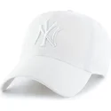 biala-czapka-z-zakrzywionym-daszkiem-z-bialym-logo-new-york-yankees-mlb-clean-up-marki-47-brand