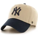 bezowa-czapka-z-zakrzywionym-daszkiem-i-czarnym-daszkiem-new-york-yankees-mlb-clean-up-marki-47-brand