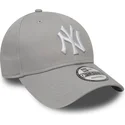 cap-islenkta-gray-adjustable-strap-9forty-essential-new-york-yankees-mlb-new-era