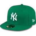 zielona-dopasowana-czapka-z-daszkiem-59fifty-essential-new-york-yankees-mlb-od-new-era