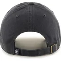 ciemnoszara-czapka-z-daszkiem-z-ciemnoszarym-logo-new-york-yankees-mlb-clean-up-od-47-brand