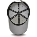 szara-regulowana-czapka-z-zakrzywionym-daszkiem-i-szarym-logo-new-york-yankees-mlb-9forty-essential-od-new-era