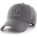 szara-zakrzywiona-czapka-z-regulacja-z-czarnym-logo-new-york-yankees-mlb-mvp-marki-47-brand