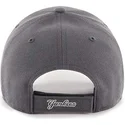 szara-zakrzywiona-czapka-z-regulacja-z-czarnym-logo-new-york-yankees-mlb-mvp-marki-47-brand