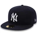 granatowa-czapka-z-plaskim-daszkiem-59fifty-z-wlosia-wielbladziego-new-york-yankees-mlb-marki-new-era