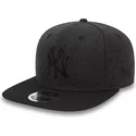 plaska-czapka-czarna-snapback-z-czarnym-logo-9fifty-seasonal-heather-new-york-yankees-mlb-new-era
