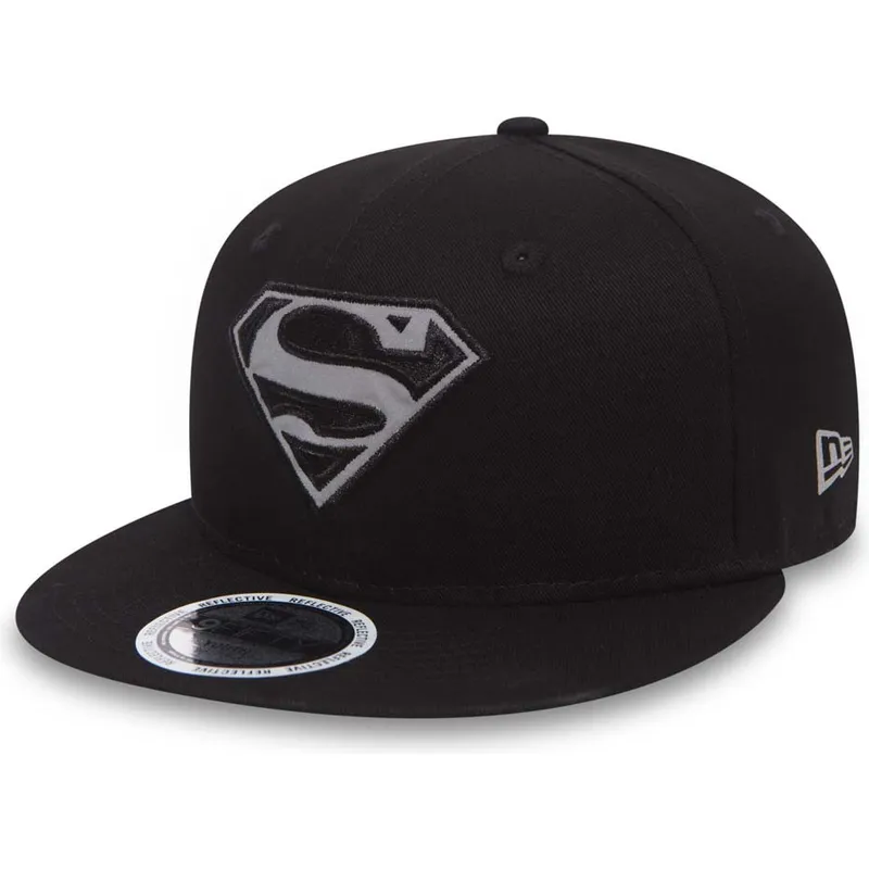 kepure-plokscia-juoda-snapback-vaikams-9fifty-reflect-superman-warner-bros-new-era