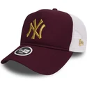 bordowa-czapka-trucker-z-logo-w-kolorze-zlotym-9forty-essential-new-york-yankees-mlb-od-new-era