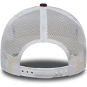 bordowa-czapka-trucker-z-logo-w-kolorze-zlotym-9forty-essential-new-york-yankees-mlb-od-new-era