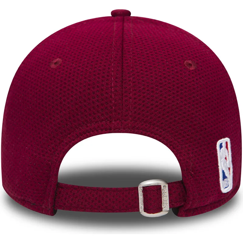 kepure-islenkta-raudona-reguliuojamas-9forty-mesh-cleveland-cavaliers-nba-new-era