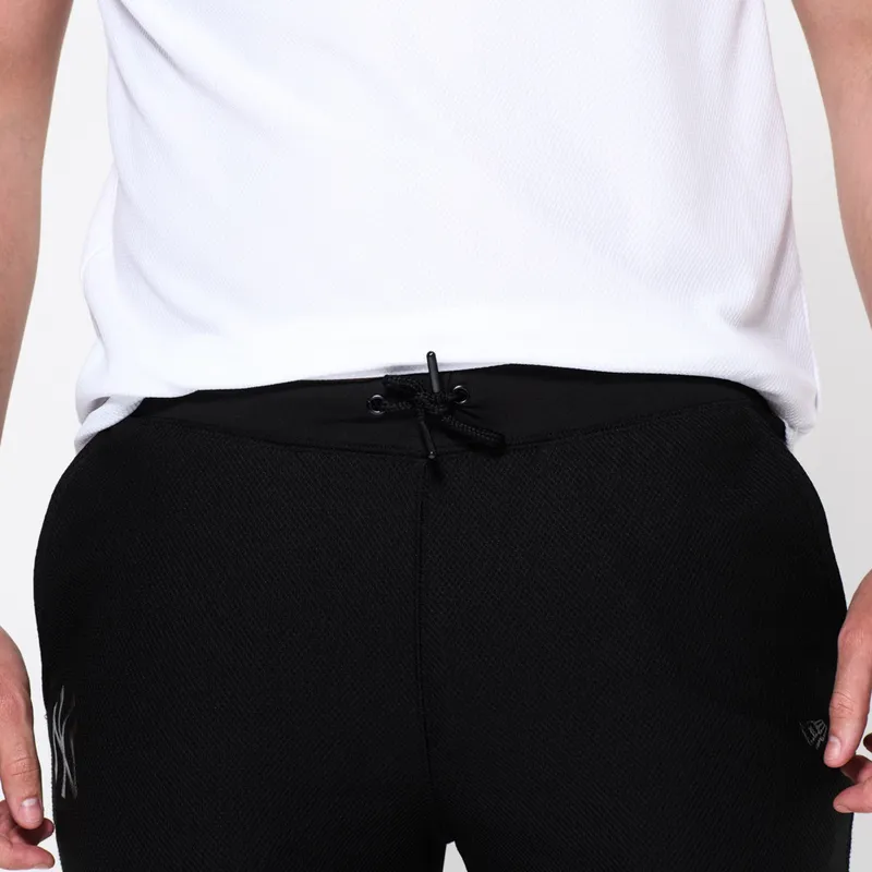 kelne-ilgos-kelnes-juoda-jogger-stealth-new-york-yankees-mlb-new-era