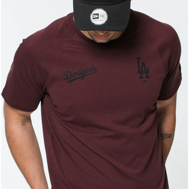 marskineliai-trumpomis-rankovemis-raudona-tech-series-los-angeles-dodgers-mlb-new-era marskineliai-trumpomis-rankovemis-raudona-tech-series-los-angeles-dodgers-mlb-new-era