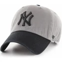 szara-czapka-z-wygietym-daszkiem-i-czarnym-logo-new-york-yankees-mlb-clean-up-two-tone-od-47-brand