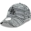 szara-czapka-z-wygietym-daszkiem-regulowana-z-czarnym-logo-9forty-engineered-fit-los-angeles-dodgers-mlb-od-new-era