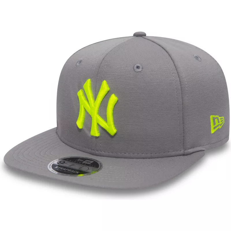 plaska-czapka-szara-snapback-z-logo-zielona-9fifty-sweter-pop-new-york-yankees-mlb-new-era