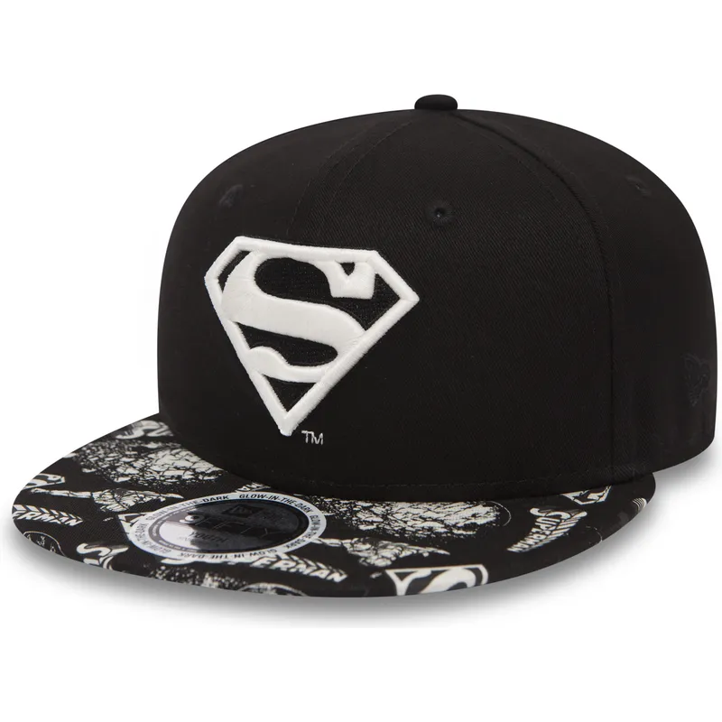 kepure-plokscia-juoda-snapback-vaikams-9fifty-gitd-superman-warner-bros-new-era kepure-plokscia-juoda-snapback-vaikams-9fifty-gitd-superman-warner-bros-new-era