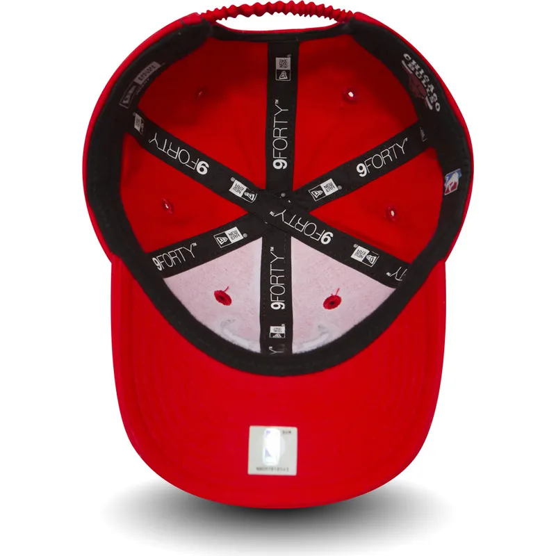 kepure-islenkta-raudona-reguliuojamas-vaikams-9forty-essential-chicago-bulls-nba-new-era