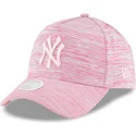 regulowana-rozowa-czapka-z-zakrzywionym-daszkiem-i-rozowym-logo-9forty-a-frame-engineered-fit-new-york-yankees-mlb-od-new-era