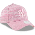 regulowana-rozowa-czapka-z-zakrzywionym-daszkiem-i-rozowym-logo-9forty-a-frame-engineered-fit-new-york-yankees-mlb-od-new-era