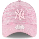 regulowana-rozowa-czapka-z-zakrzywionym-daszkiem-i-rozowym-logo-9forty-a-frame-engineered-fit-new-york-yankees-mlb-od-new-era