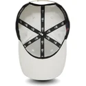 biala-czapka-z-zakrzywionym-daszkiem-snapback-z-bordowym-logo-9fifty-nylon-pre-curved-fit-new-york-yankees-mlb-od-new-era