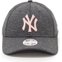 cap-islenkta-gray-adjustable-strap-rosa-9forty-tech-jersey-new-york-yankees-mlb-new-era