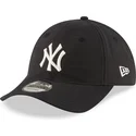 czarna-zakrzywiona-czapka-regulowana-9twenty-nylon-packable-new-york-yankees-mlb-od-new-era
