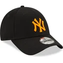 czarna-zakrzywiona-czapka-z-regulacja-z-pomaranczowym-logo-9forty-league-essential-neon-new-york-yankees-mlb-od-new-era