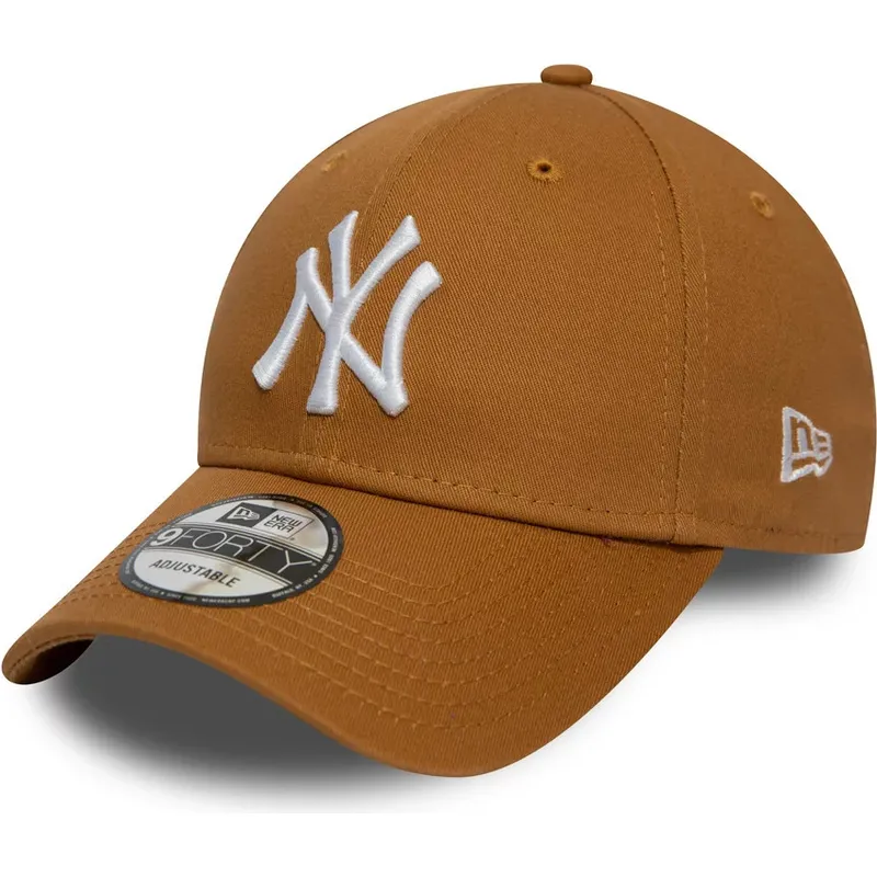 kepure-islenkta-ruda-reguliuojamas-trigo-9forty-league-essential-new-york-yankees-mlb-new-era