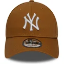 kepure-islenkta-ruda-reguliuojamas-trigo-9forty-league-essential-new-york-yankees-mlb-new-era