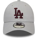 szara-zakrzywiona-czapka-z-regulacja-i-bordowym-logo-9forty-essential-los-angeles-dodgers-mlb-marki-new-era