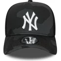 czapka-trucker-kamuflaz-czarna-z-bialy-m-logo-essential-camo-a-frame-new-york-yankees-mlb-new-era