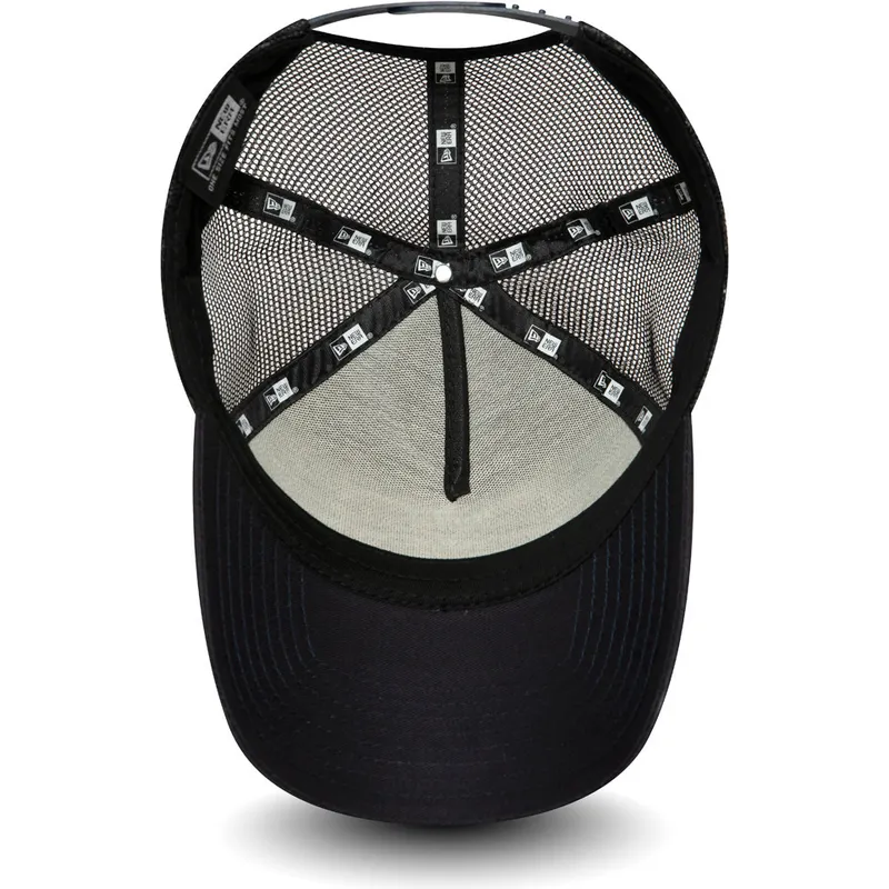 kepure-islenkta-tamsiai-melyna-snapback-bear-tattoo-pack-a-frame-new-era