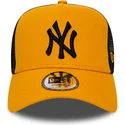 pomaranczowa-czapka-trucker-z-czarnym-logo-league-essential-a-frame-new-york-yankees-mlb-od-new-era