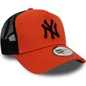 czapka-trucker-czerwona-z-czarnym-logo-league-essential-a-frame-new-york-yankees-mlb-new-era