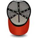 czerwona-czapka-trucker-z-czarnym-logo-league-essential-a-frame-new-york-yankees-mlb-od-new-era