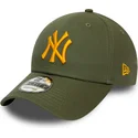 zielona-regulowana-czapka-z-zakrzywionym-daszkiem-z-pomaranczowym-logo-9forty-league-essential-new-york-yankees-mlb-od-new-era
