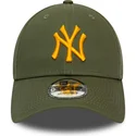 zielona-regulowana-czapka-z-zakrzywionym-daszkiem-z-pomaranczowym-logo-9forty-league-essential-new-york-yankees-mlb-od-new-era