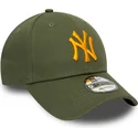 zielona-regulowana-czapka-z-zakrzywionym-daszkiem-z-pomaranczowym-logo-9forty-league-essential-new-york-yankees-mlb-od-new-era