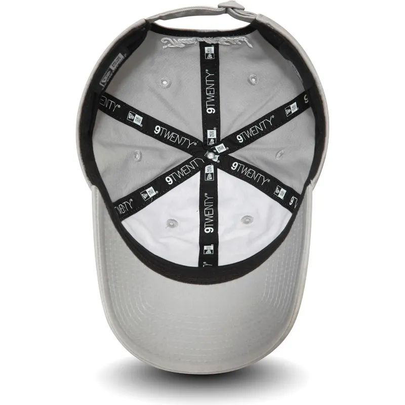 szara-zakrzywiona-czapka-regulowana-9twenty-z-postacia-krolika-bugsa-looney-tunes-od-new-era