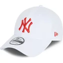 wyginieta-czapka-biala-z-regulacja-z-logo-czerwona-9forty-league-essential-new-york-yankees-mlb-new-era