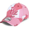 rozowa-czapka-z-daszkiem-z-motywem-kamuflazu-regulowana-z-rozowym-logo-9forty-boston-red-sox-mlb-marki-new-era